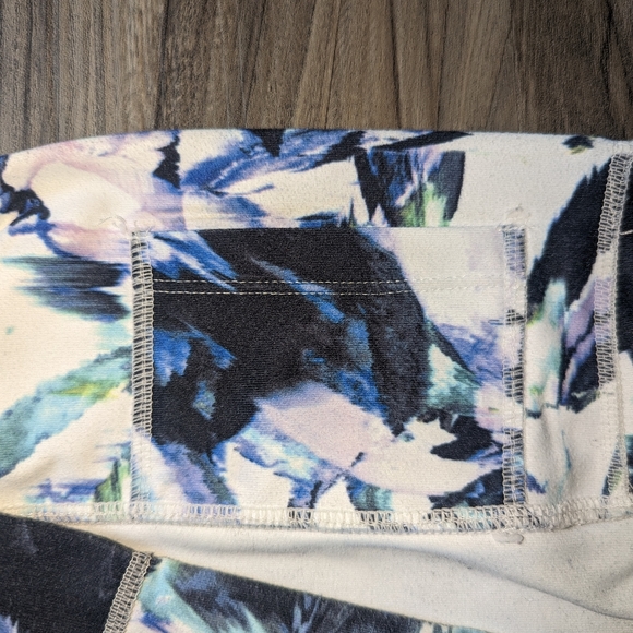 Fabletics - Capri workout leggings - medium - Picture 3 of 3